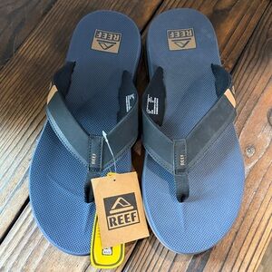 NWT Reef Navy and Black Men’s Fanning Low Sandals